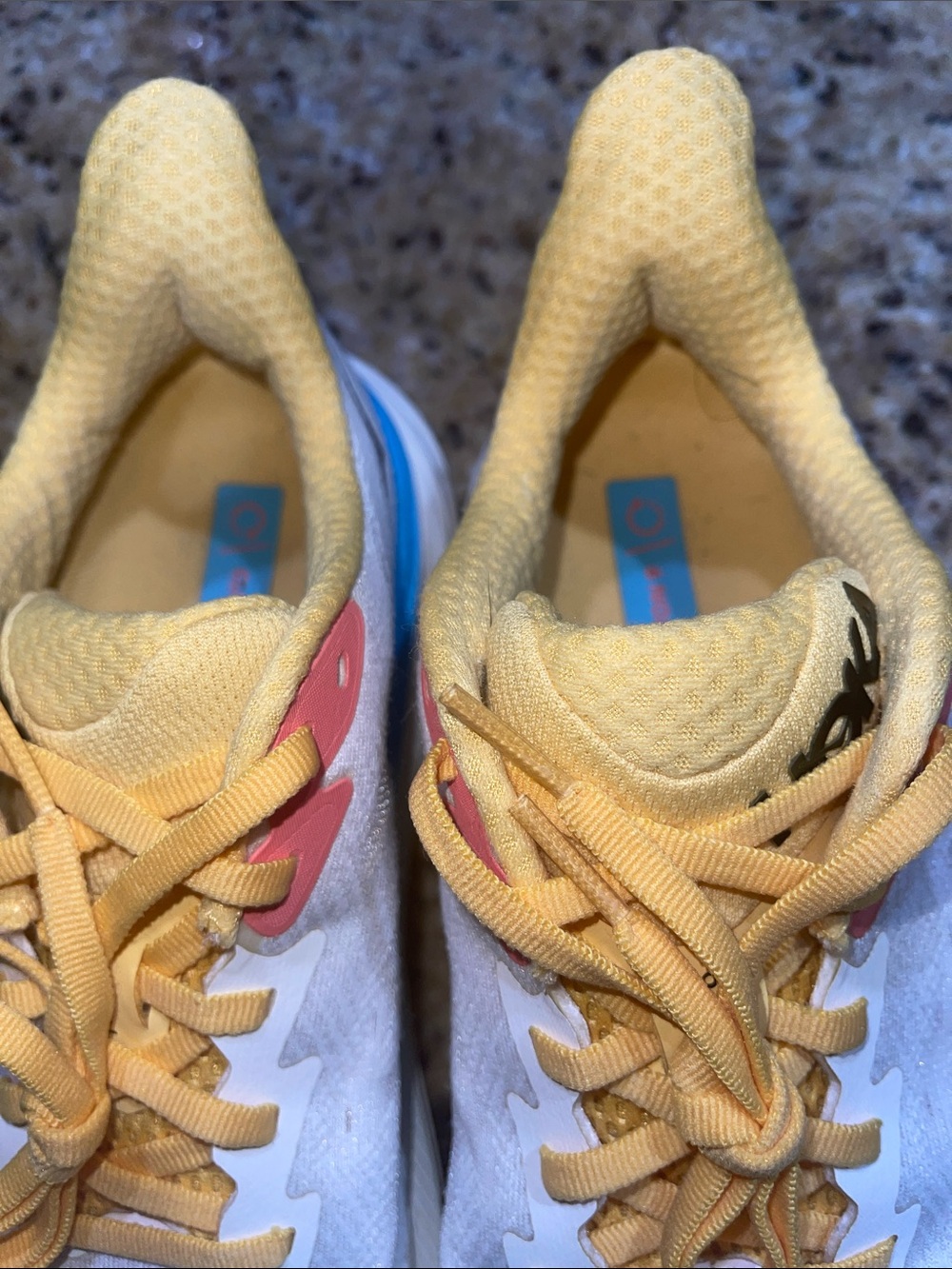Hoka One One Clifton 9 - Picture 2 of 14